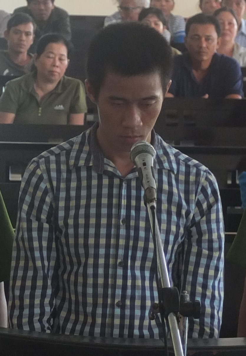 Linh trả lời thẩm vấn trước phi&ecirc;n t&ograve;a, s&aacute;ng 18-5