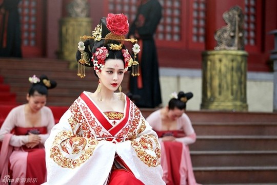 Phạm Băng Băng v&agrave; một số sao kh&aacute;c cũng quy&ecirc;n g&oacute;p 