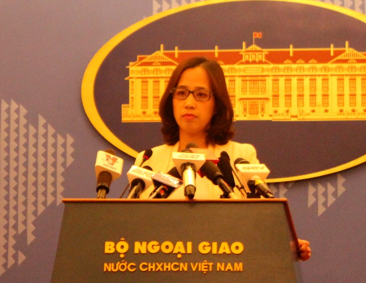 Ph&oacute; Ph&aacute;t ng&ocirc;n Bộ Ngoại giao Việt Nam khẳng định việc Việt Nam cử t&agrave;u t&igrave;m kiếm cứu nạn ra quần đảo Ho&agrave;ng Sa l&agrave; hoạt động b&igrave;nh thường, hợp ph&aacute;p.
