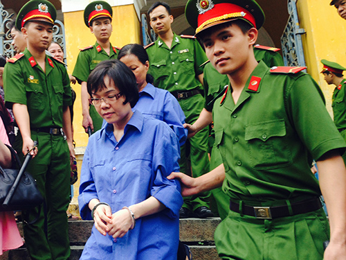 Huyền Như bị điều tra tội tham ô