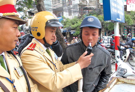 Sao không nộp phạt qua bưu điện?