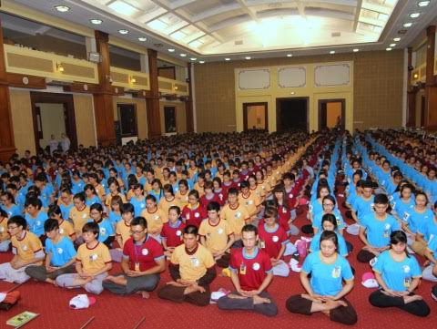 Hàng nghìn thanh niên rèn luyện cực khổ để "biết sống vì người khác"