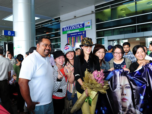 Thu Phương v&agrave; Dũng Taylor l&uacute;c về Việt Nam l&agrave;m s&ocirc;. Ảnh: L&yacute; V&otilde; Ph&uacute; Hưng