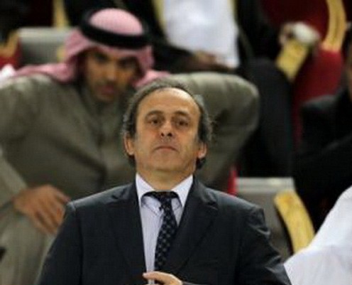 Sepp Blatter phản công Platini, tố người Pháp “bắt tay” Qatar