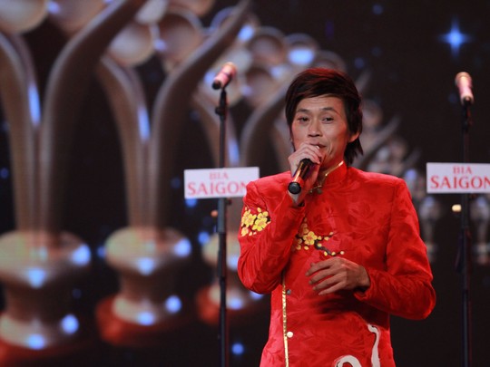 Nghệ sĩ Ho&agrave;i Linh ph&aacute;t biểu nhận giải tại Mai V&agrave;ng 2014