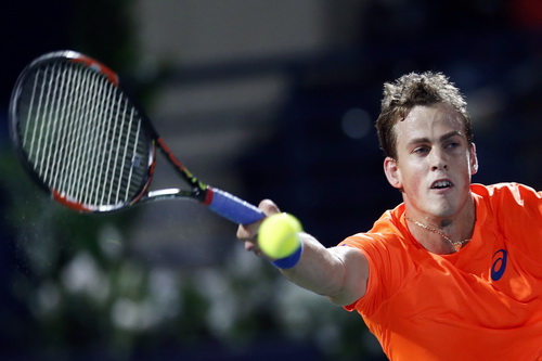 Vasek Pospisil nhiều phen g&acirc;y kh&oacute; cho Djokovic