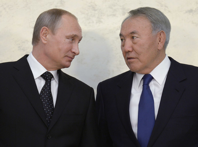 Tổng thống Nga Vladimir Putin v&agrave; người đồng cấp Kazakhstan Nursultan Nazarbayev. Ảnh: RT
