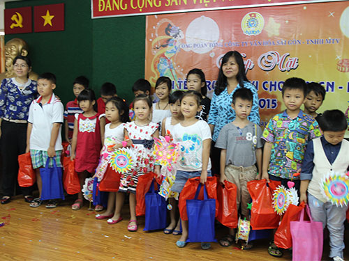 Tổ chức trung thu cho con CNVC-LĐ khó khăn