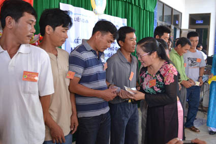 Quảng Ngãi lập quỹ trợ vốn cho CNVC-LĐ nghèo
