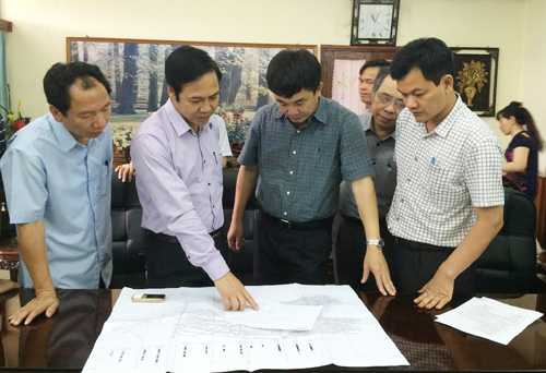 Phó Chủ tịch UBND tỉnh Quảng Ninh Đặng Huy Hậu chỉ đạo công tác tìm kiếm, cứu hộ