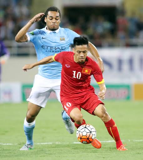 Văn Quyết tự tin trước c&aacute;c hậu vệ Man City