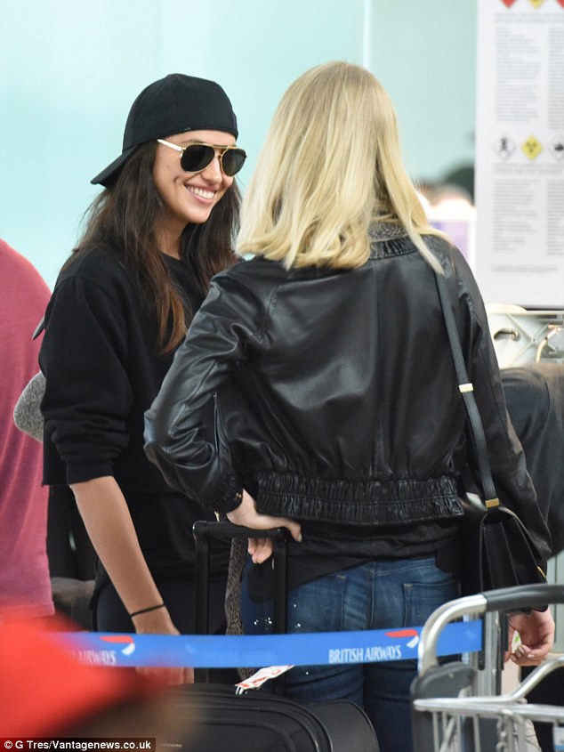 Irina Shayk giờ đây rạng ngời vì đã tìm được người tình mới