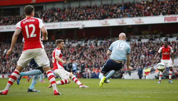 Aaron Ramsey ghi b&agrave;n thứ nh&igrave;