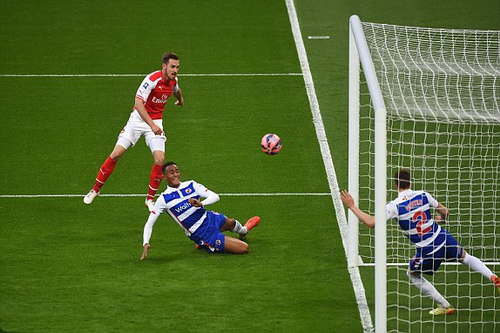 Aaron Ramsey v&agrave; t&igrave;nh huống bỏ lỡ b&agrave;n thắng ph&uacute;t 82