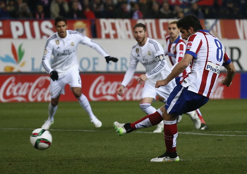 Raul Garcia mở tỉ số từ chấm 11 m&eacute;t cho Atletico