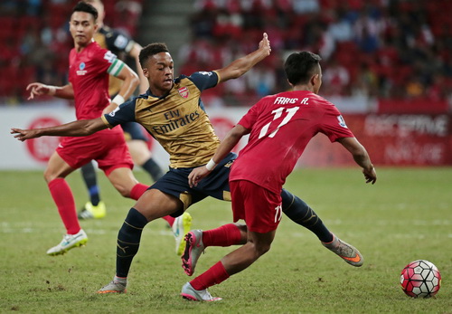 C&aacute;c cầu thủ &aacute;o đỏ chủ nh&agrave; chỉ đủ sức ngăn Arsenal trong 30 ph&uacute;t đầu ti&ecirc;n