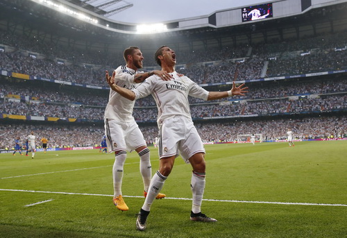 Ronaldo ngỡ đ&atilde; đưa Real Madrid bay bổng ngay tại Bernabeu