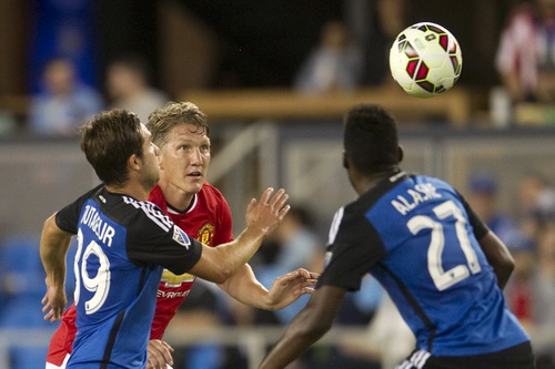 Bastian Schweinsteiger tiếp th&ecirc;m chất th&eacute;p cho h&agrave;ng tiền vệ M.U