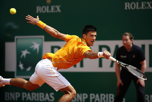 Djokovic quá mạnh mẽ tại giải, bất chấp phải thi đấu trên mặt sân đất nện
