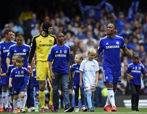 Drogba ra sân lần cuối với tấm băng đội trưởng Chelsea