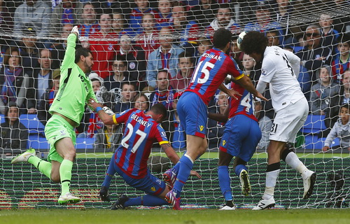 Fellaini giúp Man United giành 3 điểm nhọc nhằn ở Selhurst Park