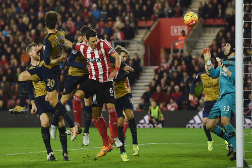 Thua sốc Southampton, Arsenal lỡ cơ hội lên ngôi đầu