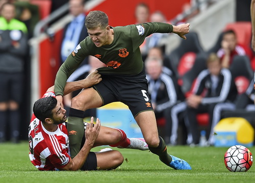 Man United quyết “phá” Chelsea thương vụ John Stones