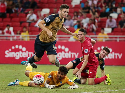 Gương mặt trẻ Jon Toral cũng kịp để lại ấn tượng với HLV Wenger
