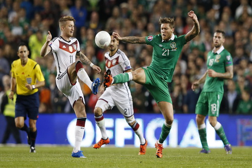 Tuyển Đức thua sốc Ireland, Bồ Đào Nha và Bắc Ireland dự VCK