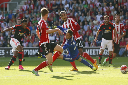 Martial lập “cú đúp”, Man United giành 3 điểm trước Southampton