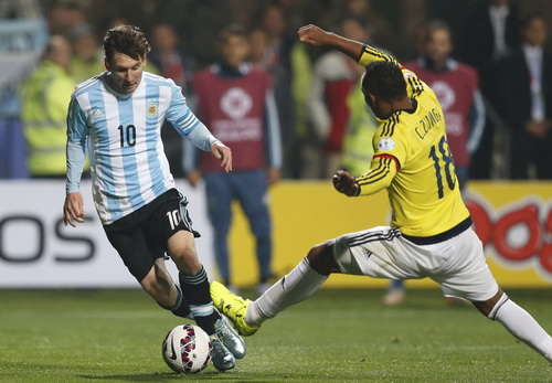 Messi bị đối phương đeo s&aacute;t, kh&ocirc;ng thi đấu đ&uacute;ng sức ở trận đấu n&agrave;y