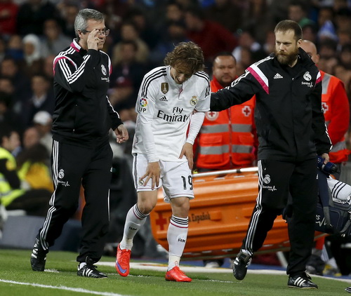 Luka Modric chấn thương...