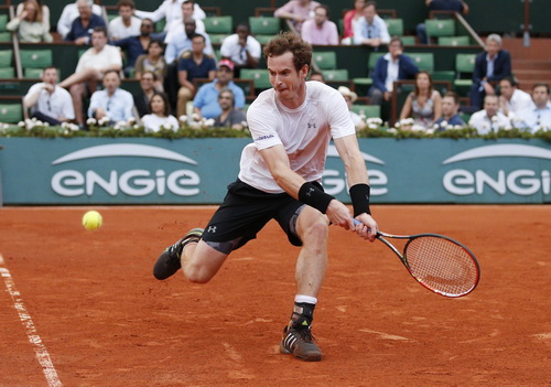 Murray không ngăn nổi bước tiến của Djokovic
