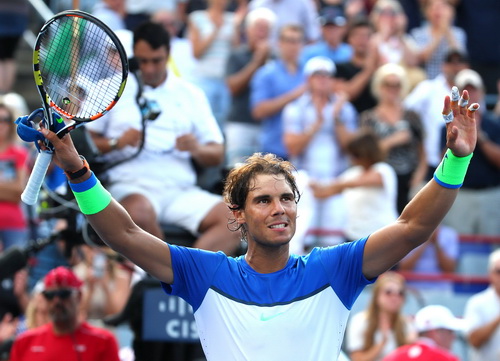 Nadal gặt h&aacute;i th&agrave;nh c&ocirc;ng ở giải đơn lẫn đ&ocirc;i nam