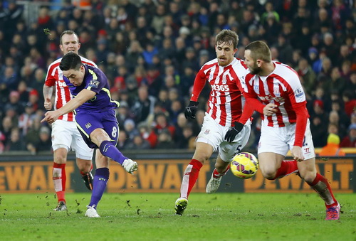 Nasri ấn định chiến thắng 4-1 cho đội kh&aacute;ch