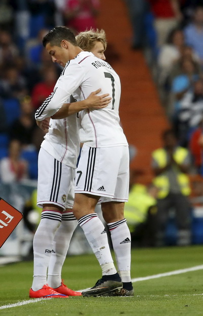 Martin Odegaard ra sân với tư cách cầu thủ trẻ nhất Real Madrid tại La Liga