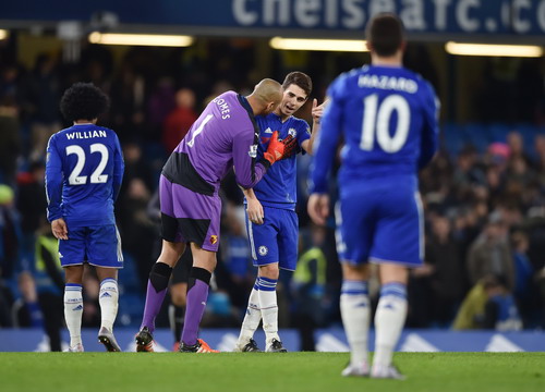 Oscar trượt chân trên chấm 11m, Chelsea vuột chiến thắng