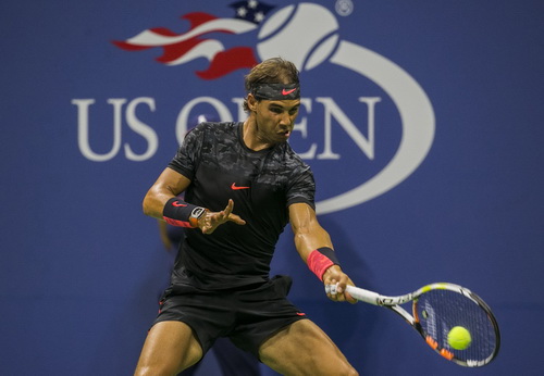 Hạ “khắc tinh” Coric, Nadal thẳng tiến vòng 2