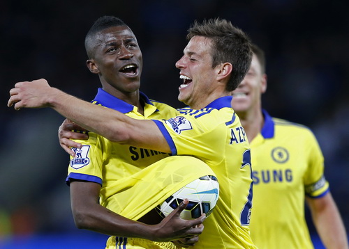 Ramires (trái) ấn định chiến thắng 3-1 cho Chelsea