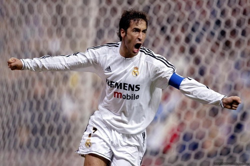 T&ecirc;n tuổi Raul Gonzalez đi v&agrave;o qu&aacute; khứ ở Bernabeu