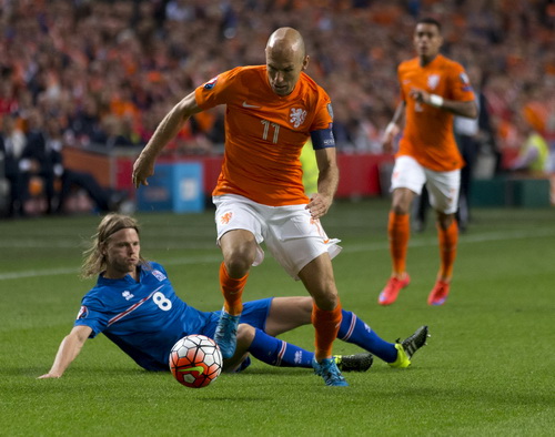 Xem Hà Lan lại thua sốc Iceland, Bale giúp Xứ Wales bay cao