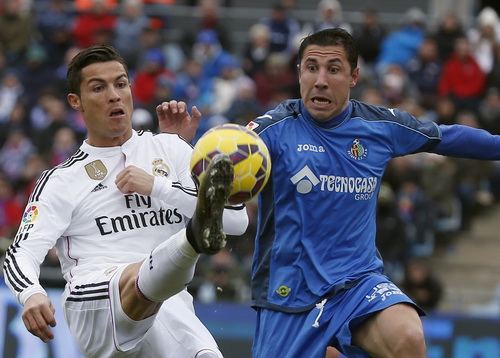 Ronaldo đóng góp cú đúp trong chiến thắng 3-0 của Real trước Getafe