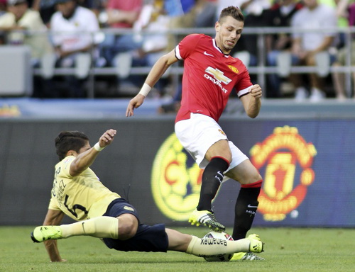 Schneiderlin củng cố khu vực giữa s&acirc;n của Man United