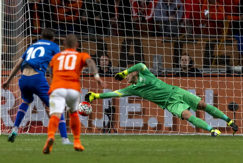 Gilfy Sigurdsson ghi bàn duy nhất cho Iceland