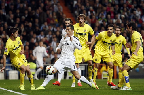 Ronaldo trong v&ograve;ng v&acirc;y Villarreal