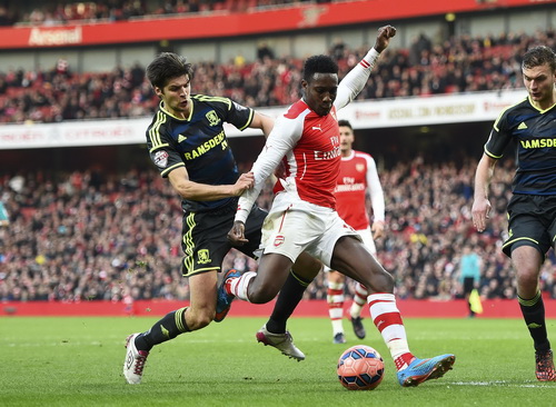 Welbeck gây rất nhiều khó khăn cho hàng thủ Middlesbrough
