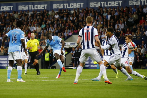 Yaya Toure lập cú đúp, Man City lên ngôi đầu giải Ngoại hạng