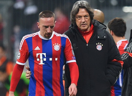 Đội nhà thảm bại, bộ phận y tế Bayern Munich đồng loạt nghỉ việc