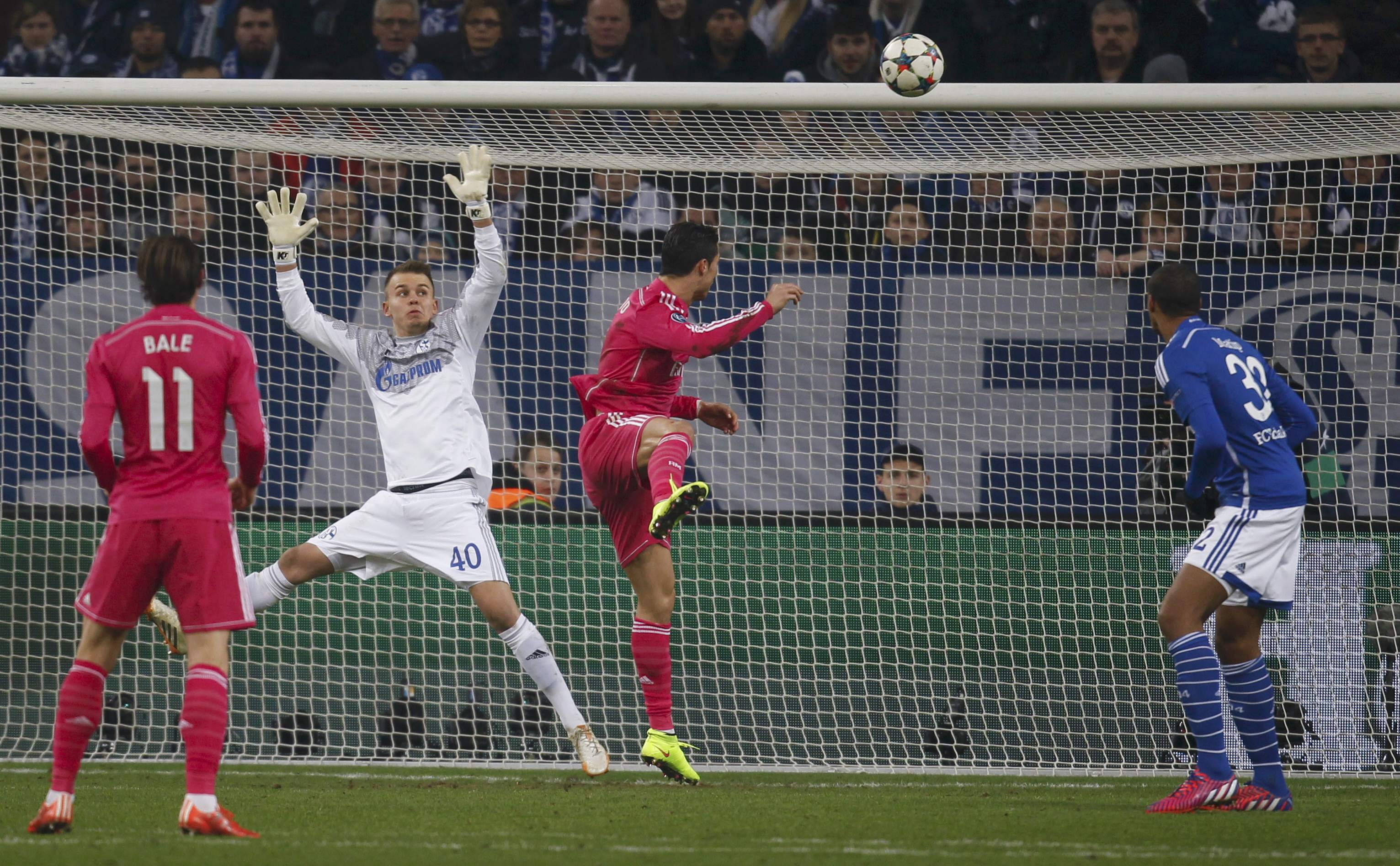 Ronaldo ghi bàn cho Real Madrid