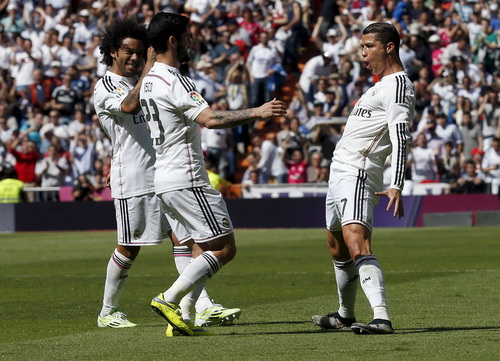 Ronaldo sút phạt đẳng cấp, mở tỉ số cho Real Madrid